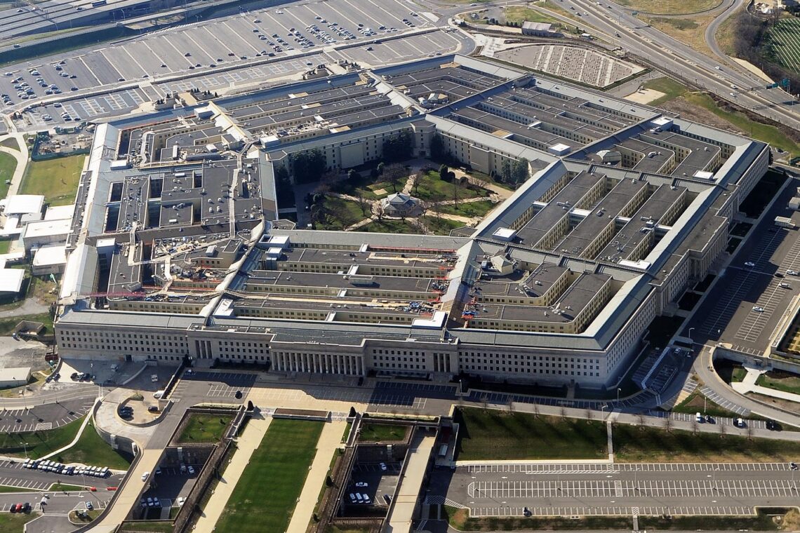 CNN: Пентагон планує значні скорочення командування армії США
