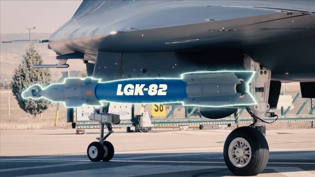 Турецький реактивний безпілотник ANKA-3 успішно уразив ціль бомбою з лазерним наведенням