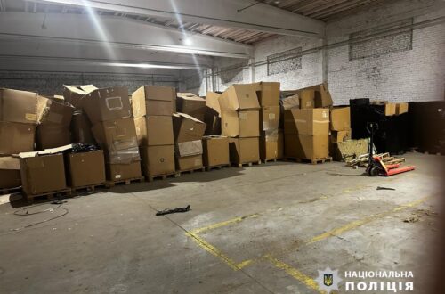 На Київщині ліквідували підпільний склад цигарок