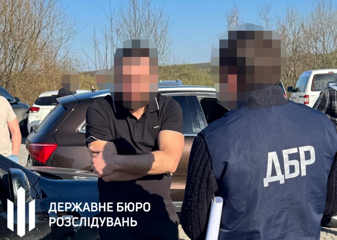 На Львівщині викрили адвоката за допомогу ухилянту