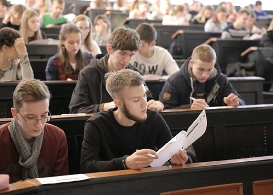 Кабмін планує змінити правила відстрочки для студентів і педагогів