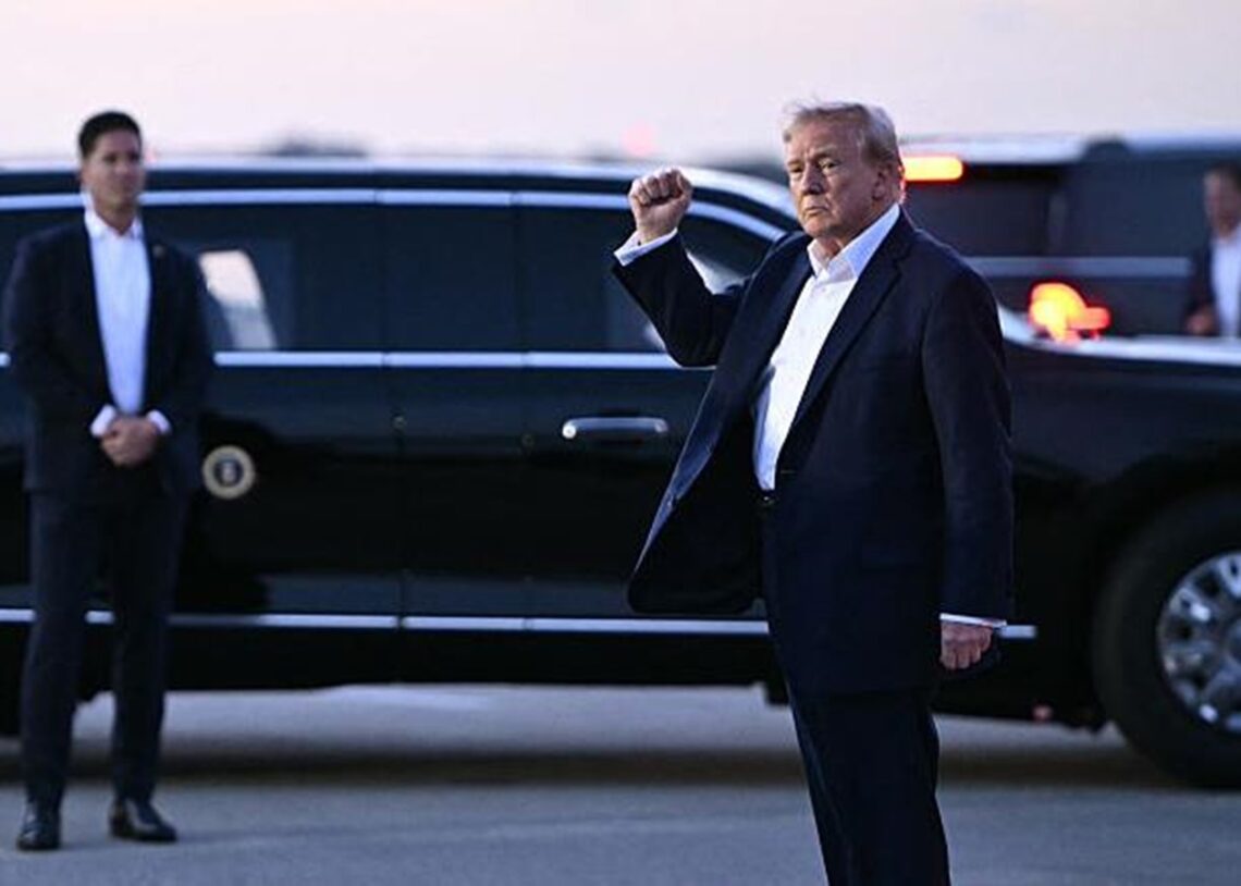 Трамп звільнив від мит смартфони та комп'ютери