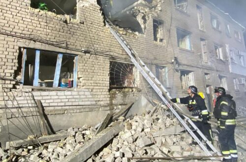 В Запоріжжі витягли з-під завалів людину