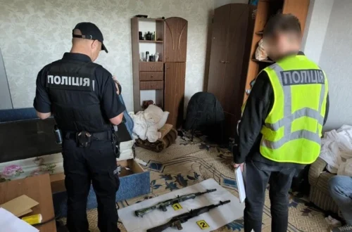 940 обшуків щодо незаконного обігу зброї: що поліція вилучила в українців (фото)