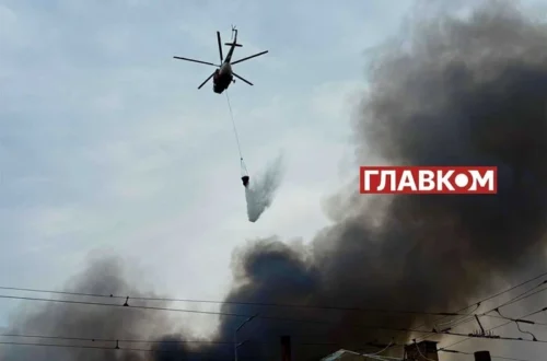 Гелікоптери скинули понад 100 тонн води. Київ гасить пожежі після атаки росіян