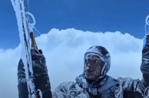 Парапланерист із Китаю випадково злетів на висоту понад 8000 метрів