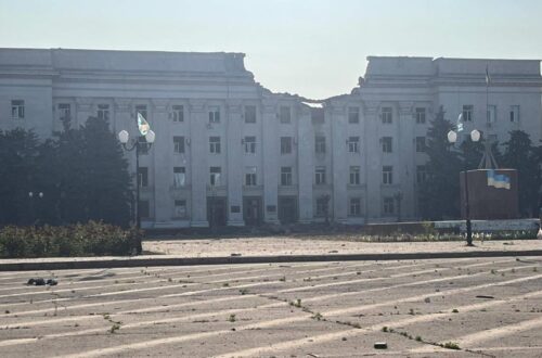 Росіяни зруйнували КАБами центр Херсона