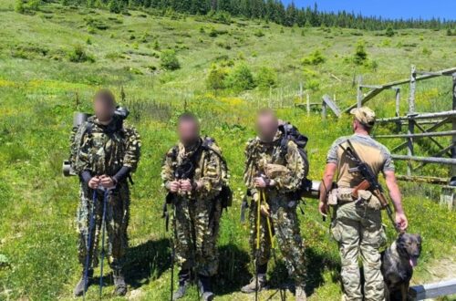 В Карпатах службовий пес допоміг затримати ухилянтів