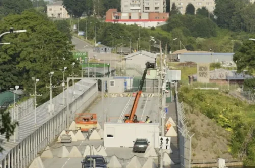 Естонія продовжує укріплювати кордон з РФ у Нарві: деталі