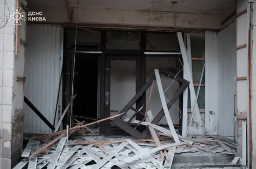 Масована атака на Київ: рятувальники показали наслідки