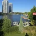 Поліція та комунальники оточили престижний ЖК на Осокорках (фото)