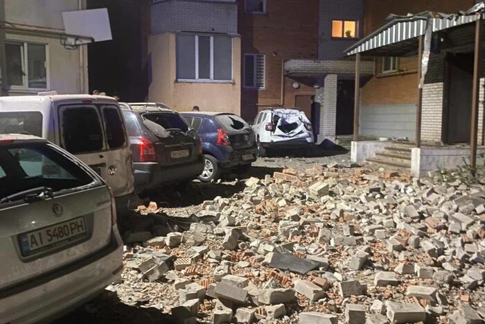 Ворожа атака на Київщину: є постраждалі та пожежі