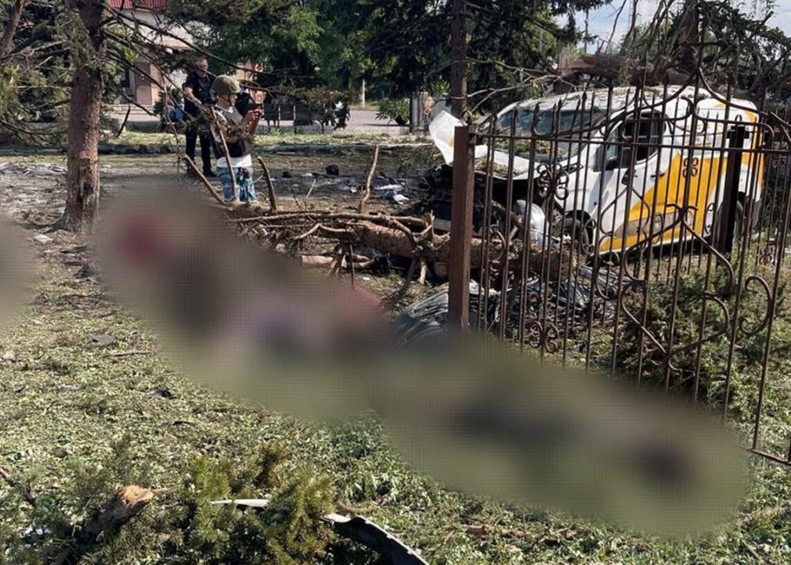 Росія вбила бомбою понад 20 цивільних на Донеччині