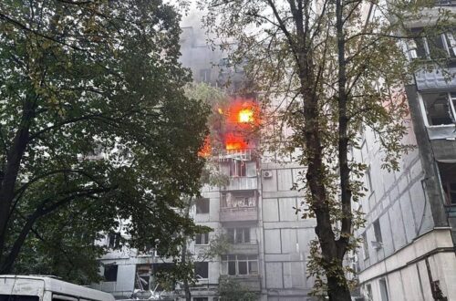 Момент прильоту ракети у Дніпрі потрапив на відео