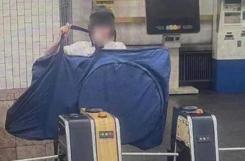 Поліція затримала студента, який катався на велосипеді по ескалатору метро