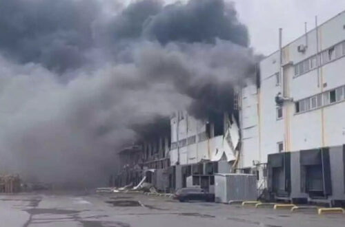 У Дніпрі російська ракета влучила у склад АТБ