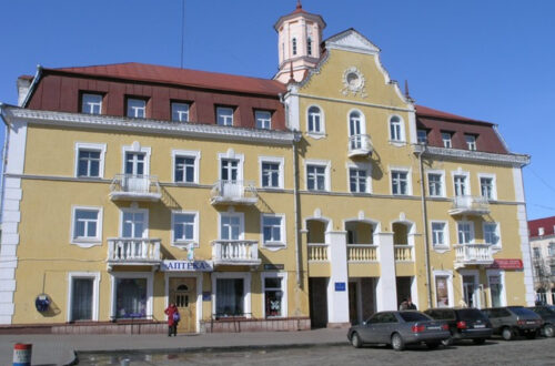 Суд не "виселив" фірму з приміщення, яке не застрахували від "падіння літаючих апаратів"