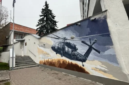 У Києві з’явився мурал із гелікоптером, подарованим чехами українській розвідці