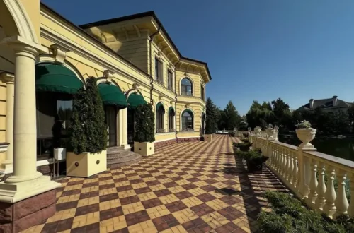 У Козині продається будинок, що належав родині Гладковського: названа ціна (фото)