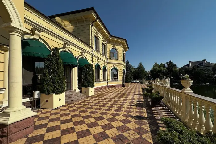 У Козині продається будинок, що належав родині Гладковського: названа ціна (фото)