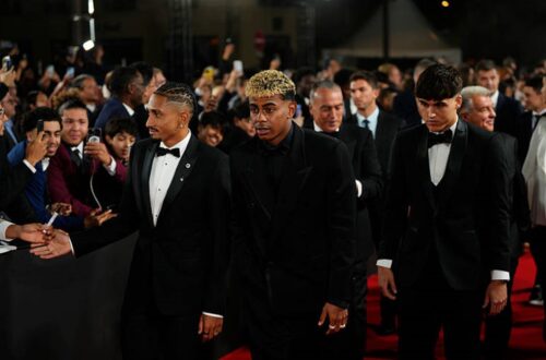 На червоній доріжці Золотого м'яча вболівальники обсвистали Барселону