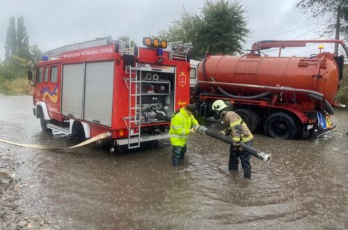 Сильна злива затопила вулиці Одеси