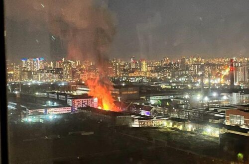 В Єкатеринбурзі спалахнула масштабна пожежа