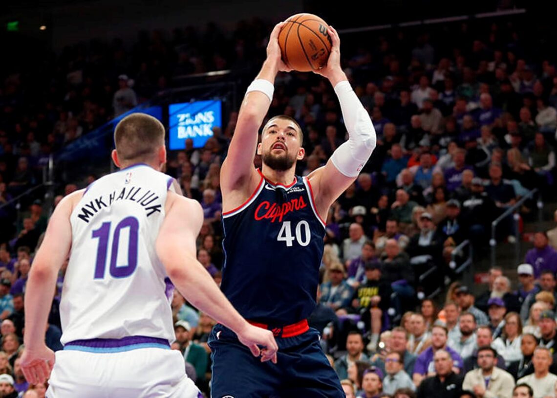 Михайлюк грає класний перший матч за Юту Джаз у новому сезоні