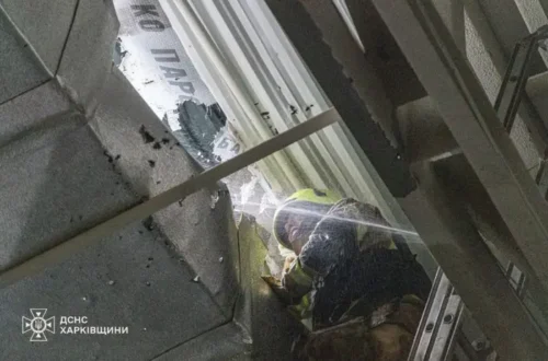 Удар по меблевому магазині в Харкові: рятувальники показали наслідки (фото)