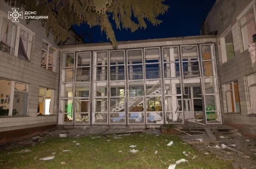 Рятувальники показали наслідки ударів по навчальному закладу в Сумах