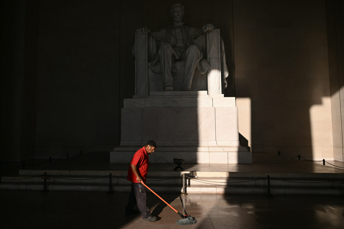 Ушатдали. В американців знову закінчились гроші