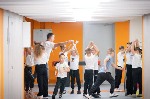 Вчителі на прифронтових територіях отримуватимуть щомісячну доплату