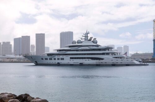 Стало відомо, хто купив яхту російського олігарха Керімова