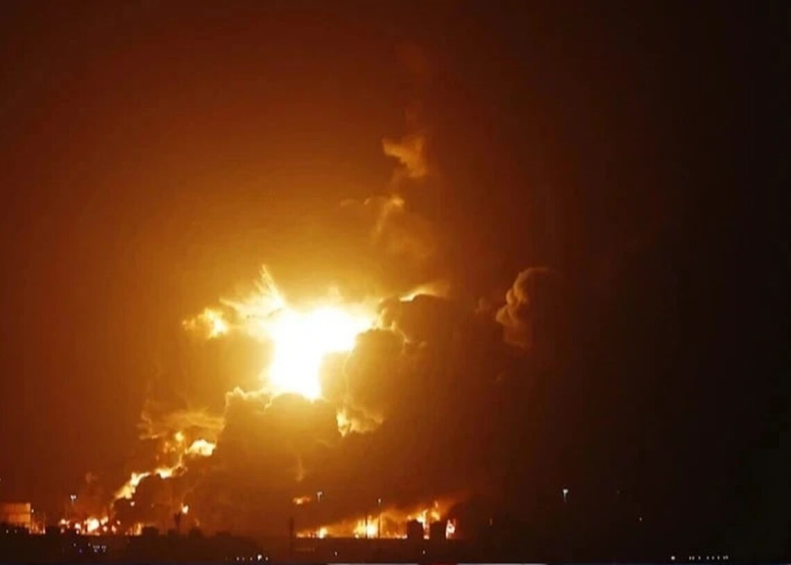 БпЛА атакують Росію: вибухи у Саратові й Енгельсі, Волгоградщина без світла