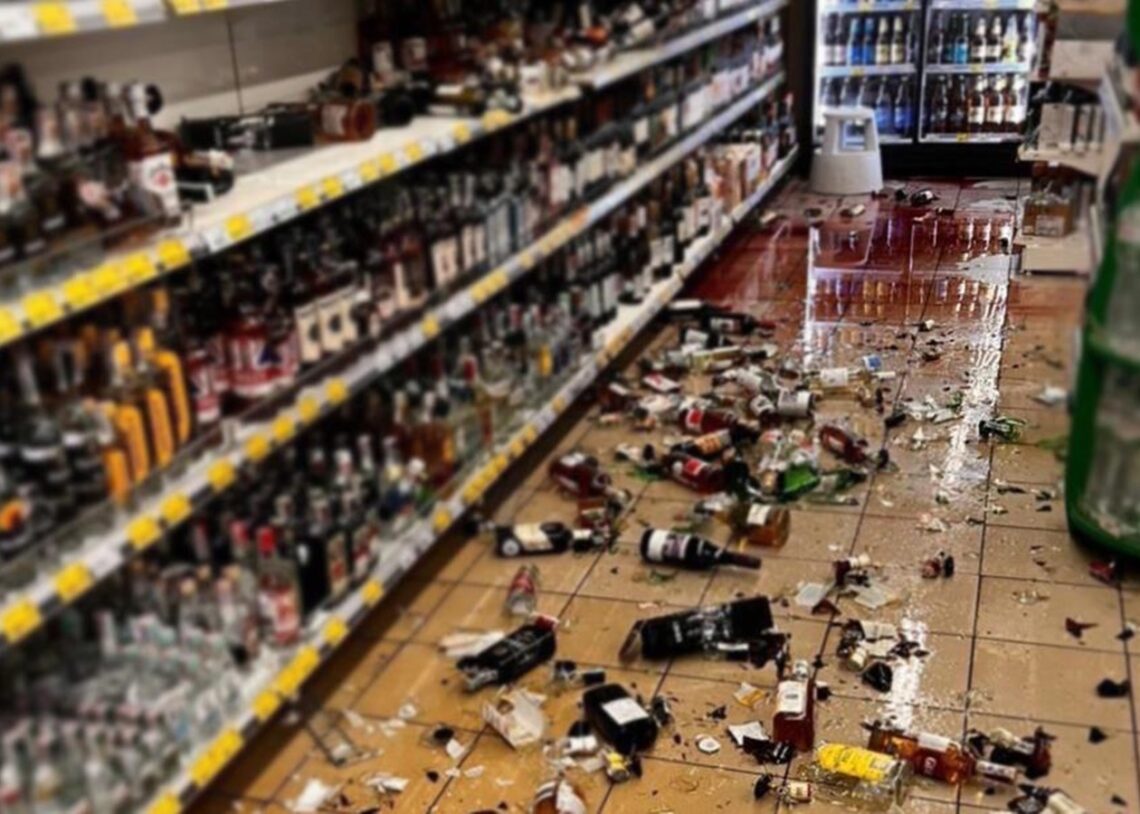 Киянин розгромив алкогольний відділ у магазині