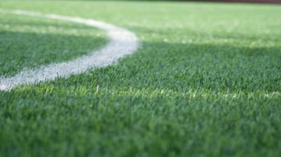 У прифронтовій Харківщині замовили траву для футбольного поля за завищеними цінами