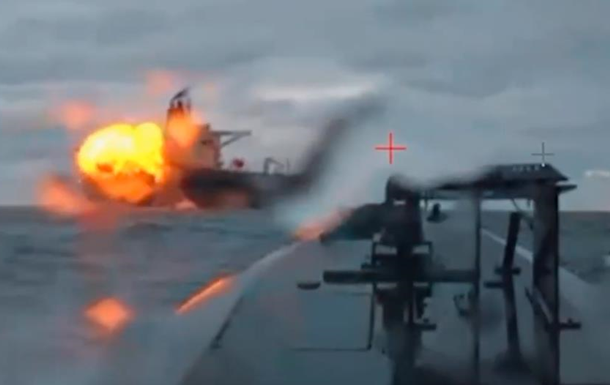 Не доплив до Новоросійська: Морські дрони уразили черновий танкер "тіньового флоту" Росії