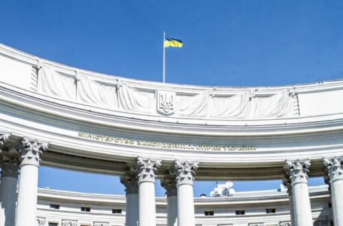 "У закритий рот муха не залетить": Сербський міністр заявив, що "українцям доводиться розплачуватися територією", йому відповіли