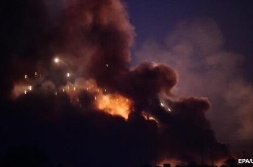 У Києві гриміли вибухи: пошкоджено багатоповерхівку