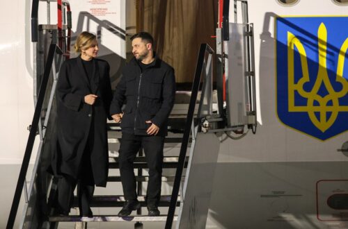 В ОП прокоментували переслідування дронами літака Зеленського