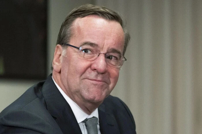 Міністр оброни Німеччини: Мирна угода не має ґрунтуватися на капітуляції України