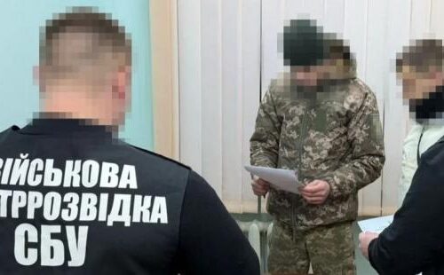За сприяння Сирського: СБУ затримала військового ЗСУ, який передавав росіянам локації ППО біля аеродромів України (фото)