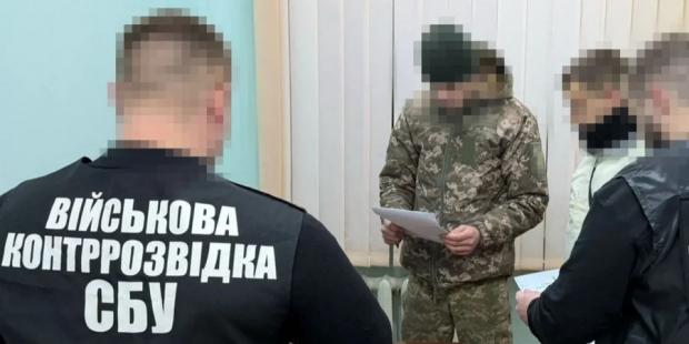 За сприяння Сирського: СБУ затримала військового ЗСУ, який передавав росіянам локації ППО біля аеродромів України (фото)