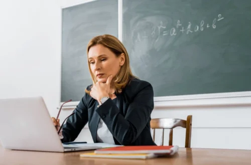 Вчителі отримуватимуть підвищену зарплату найближчими тижнями – Міносвіти