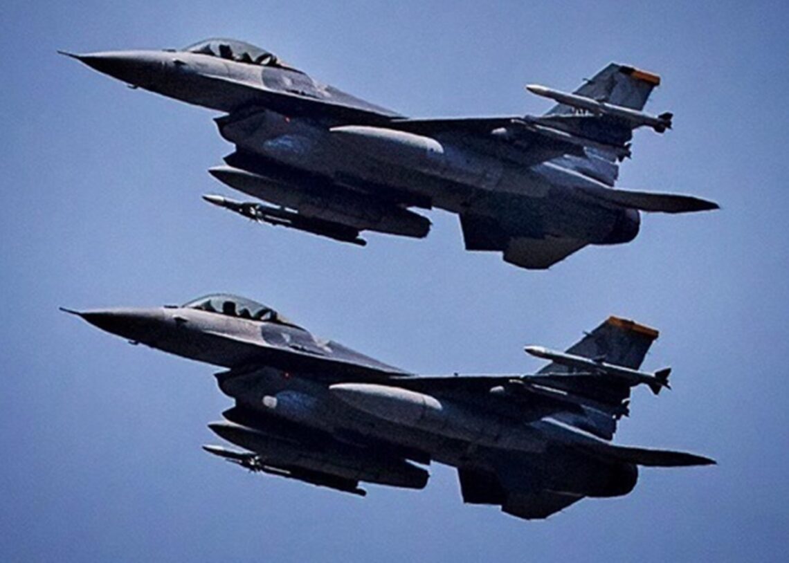 Ескадрилья F-16 з іноземними пілотами обороняє небо Києва - ЗМІ