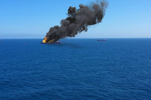 США потопили перший у світі носій бойових дронів