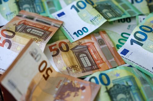 У Німеччині 7-річний хлопчик приніс до школи 5000 євро