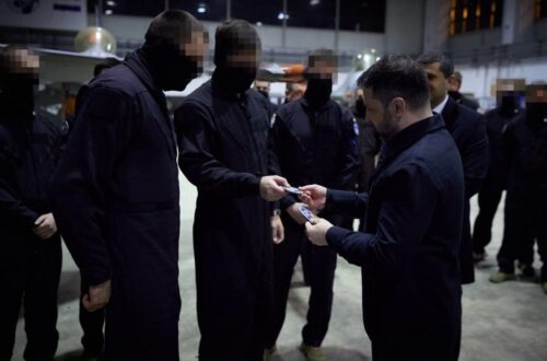 Зеленський у Румунії зустрівся з українськими пілотами F-16