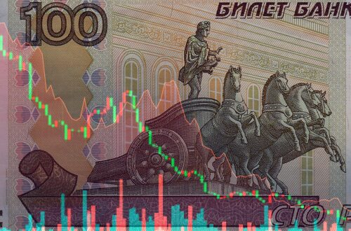 Курс рубля прискорив падіння попри зростання цін на нафту