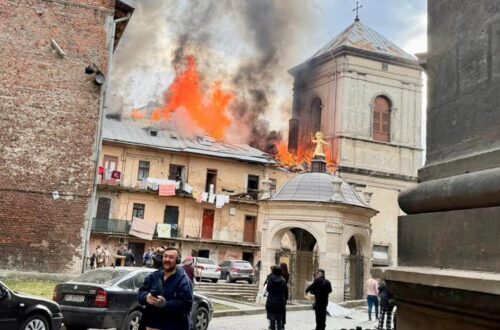 Росіяни поцілили у центр Львова, є поранені